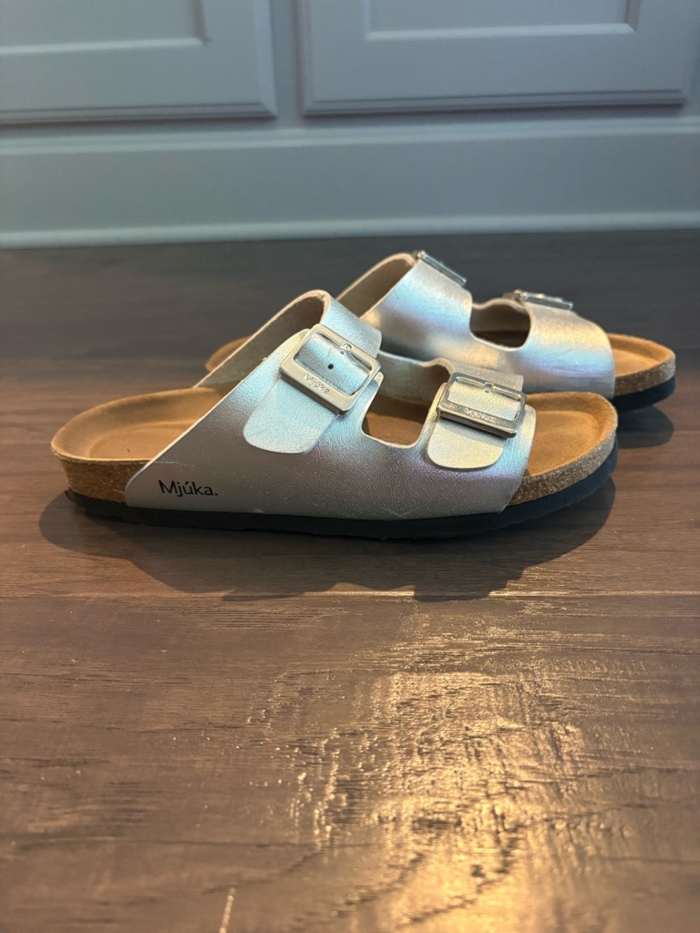 Mjúka Silver Metallic Leather Double Strap Sandals– Made in Spain–Size 35(4-4.5)